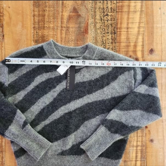 ☄️BANANA REPUBLIC Alpaca sweater for women - Picture 3 of 4